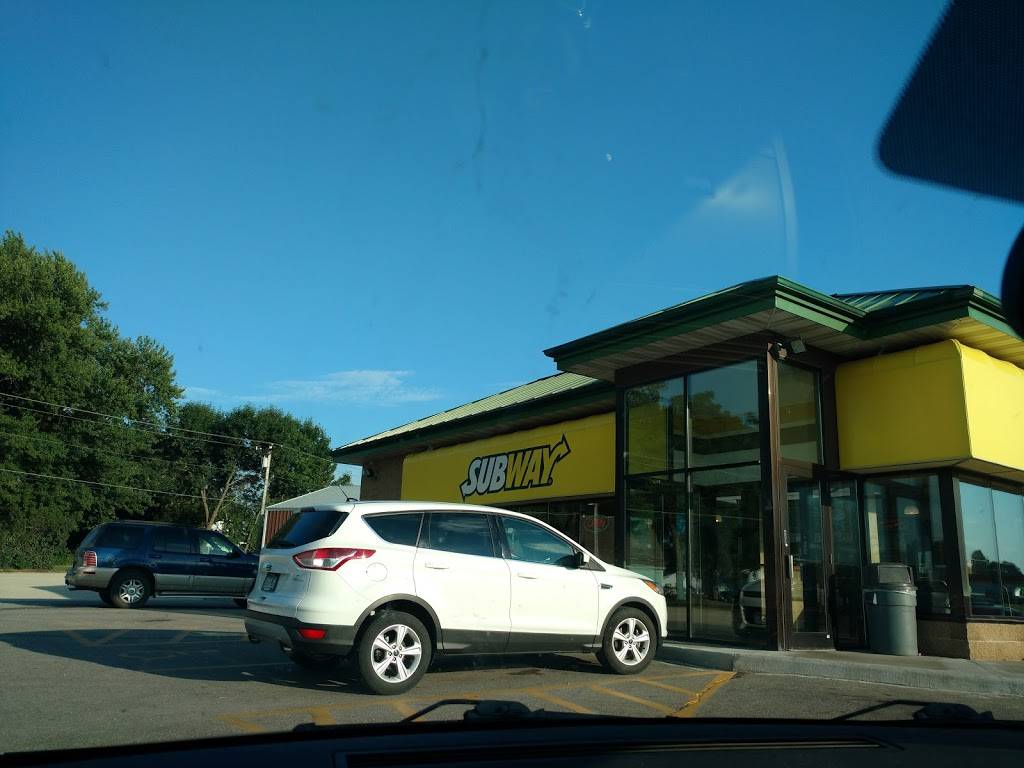 Subway | restaurant | 348 W 6th St, St Charles, MN 55972, USA | 5079323101 OR +1 507-932-3101