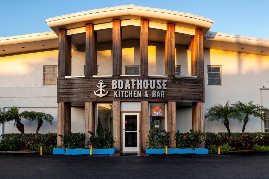 Postcard Inn On The Beach | restaurant | 6300 Gulf Blvd, St Pete Beach, FL 33706, USA | 8002378918 OR +1 800-237-8918