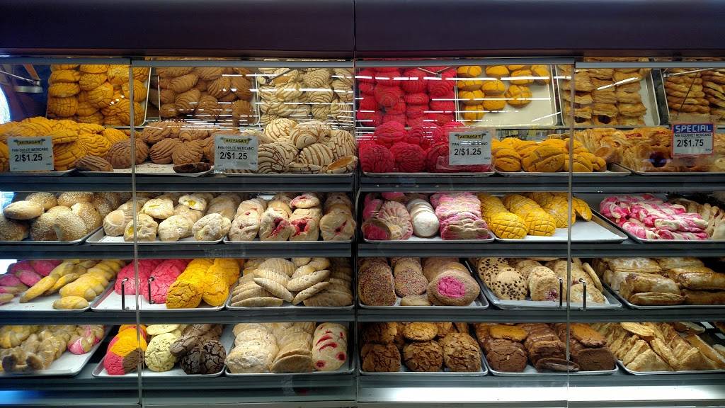 Arteagas Food Center | bakery | 6906 Automall Parkway, Gilroy, CA 95020, USA | 4088477542 OR +1 408-847-7542