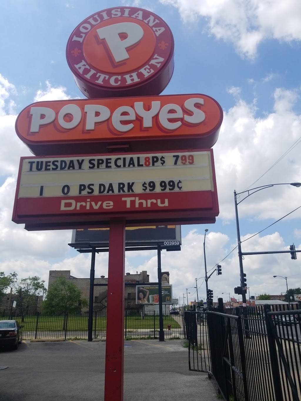 Popeyes Louisiana Kitchen | restaurant | 3451 Roosevelt Rd, Chicago, IL 60624, USA | 7735211144 OR +1 773-521-1144