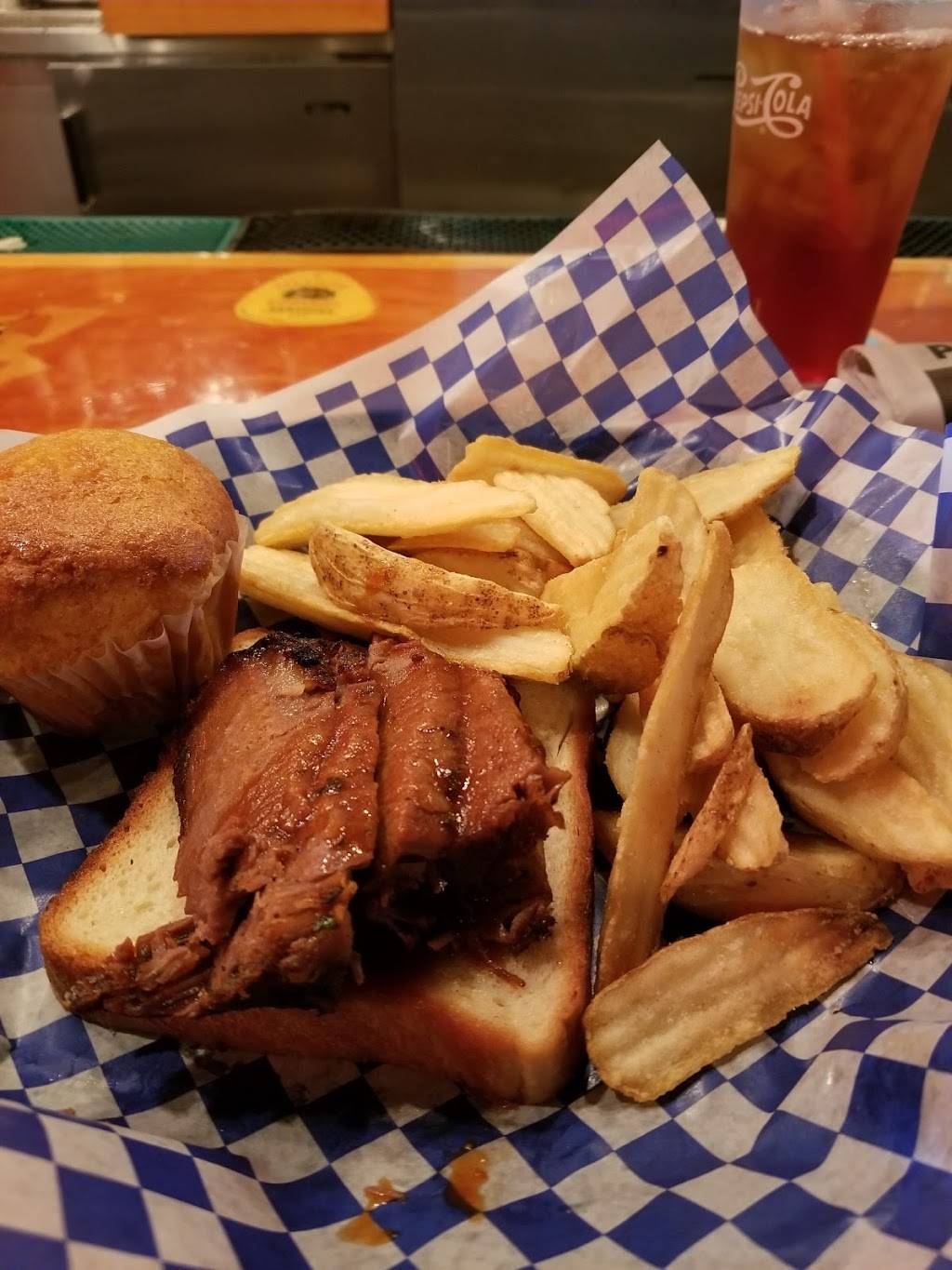 Famous Daves Bar-B-Que | restaurant | 8605 Citadel Way, Louisville, KY 40220, USA | 5024932812 OR +1 502-493-2812