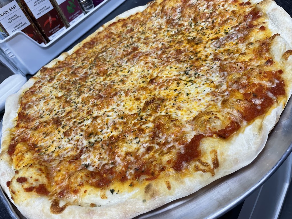 Suzie’s Pizza | restaurant | 100 N 9th St, Richmond, IN 47374, USA | 7653738271 OR +1 765-373-8271