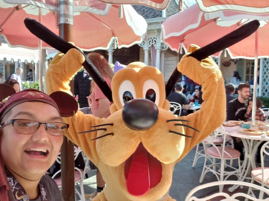 Minnie & Friends - Breakfast in the Park | restaurant | 1313 Harbor Blvd, Anaheim, CA 92802, USA | 7147813463 OR +1 714-781-3463