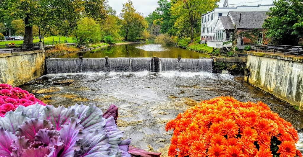 Starbucks | cafe | 65 N Main St, Chagrin Falls, OH 44022, USA | 4408939577 OR +1 440-893-9577