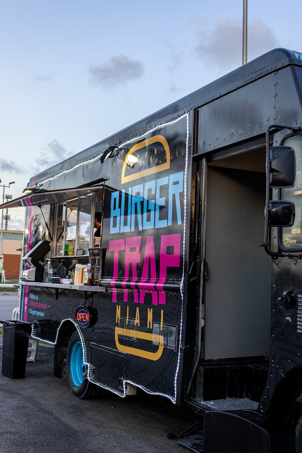 Burger Trap Miami | restaurant | 13700 SW 56th St, Miami, FL 33175, USA | 7869308003 OR +1 786-930-8003