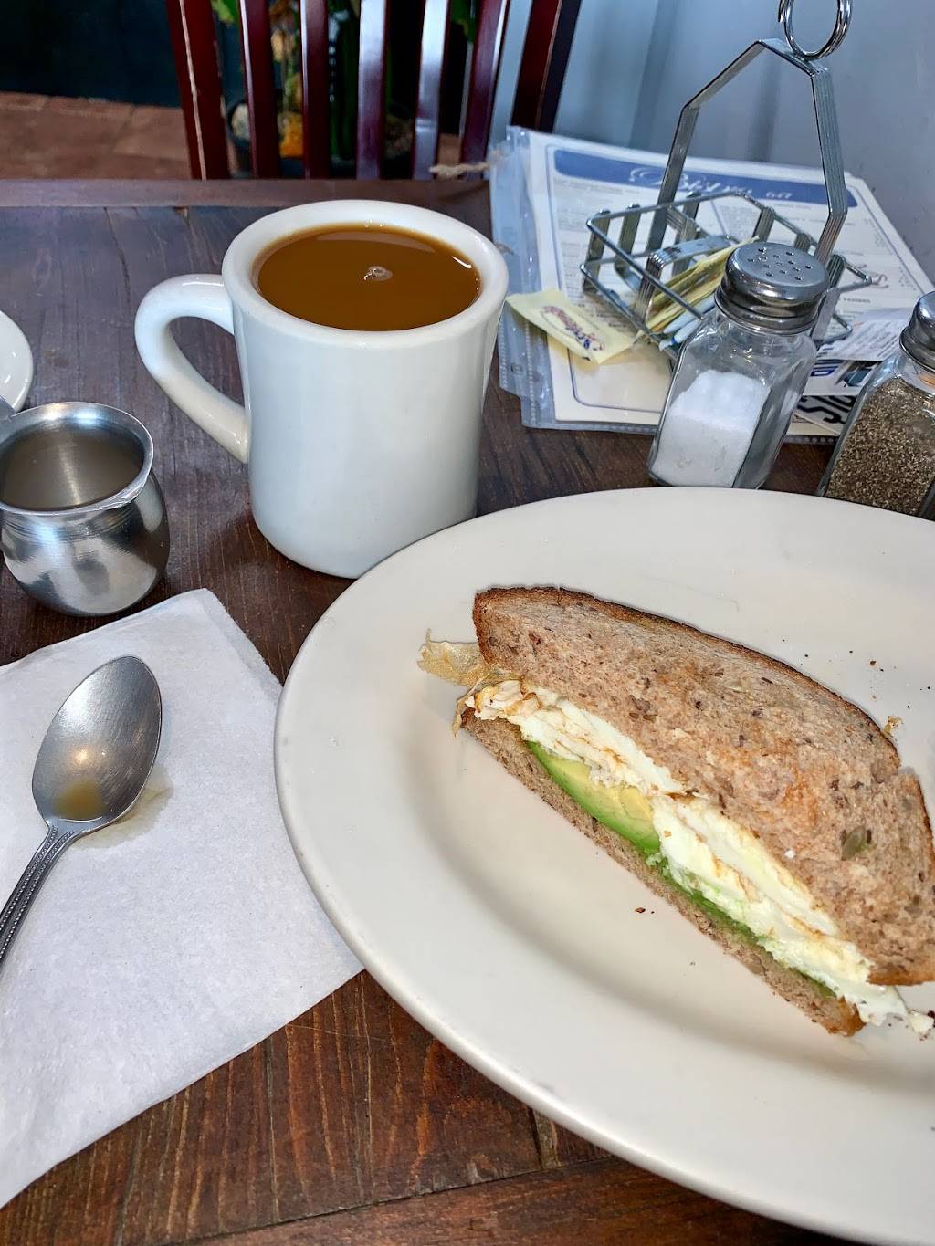 Lopez Bistro | cafe | 647 5th Ave, Brooklyn, NY 11215, USA | 9179091238 OR +1 917-909-1238