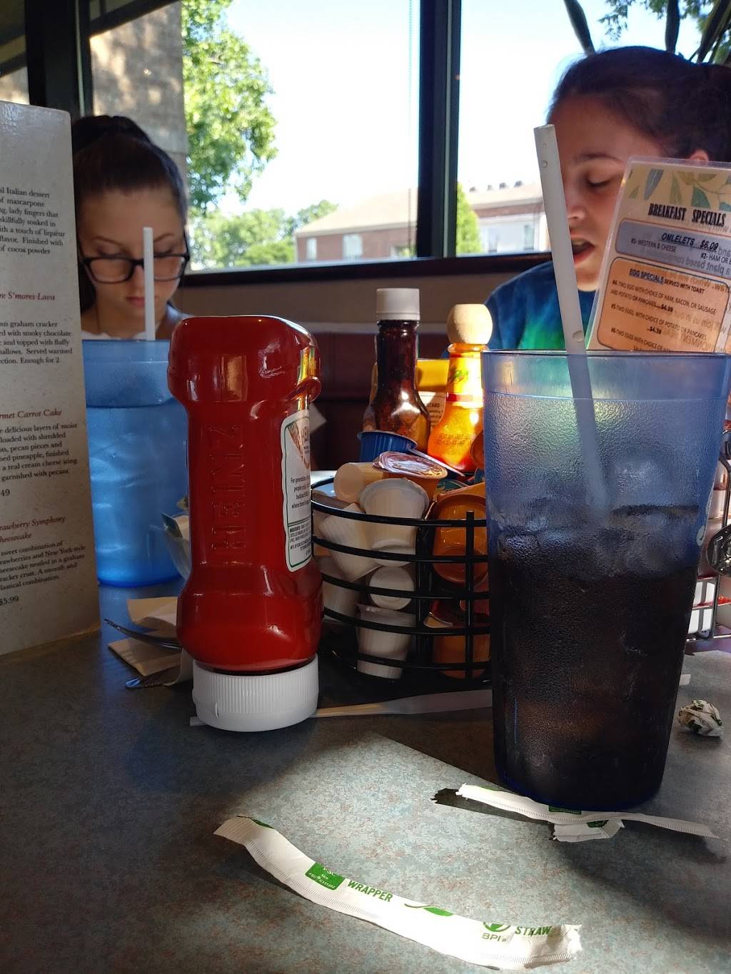 Great Lakes Family Dining | restaurant | 36830 Harper Ave, Clinton Twp, MI 48035, USA | 5867929950 OR +1 586-792-9950