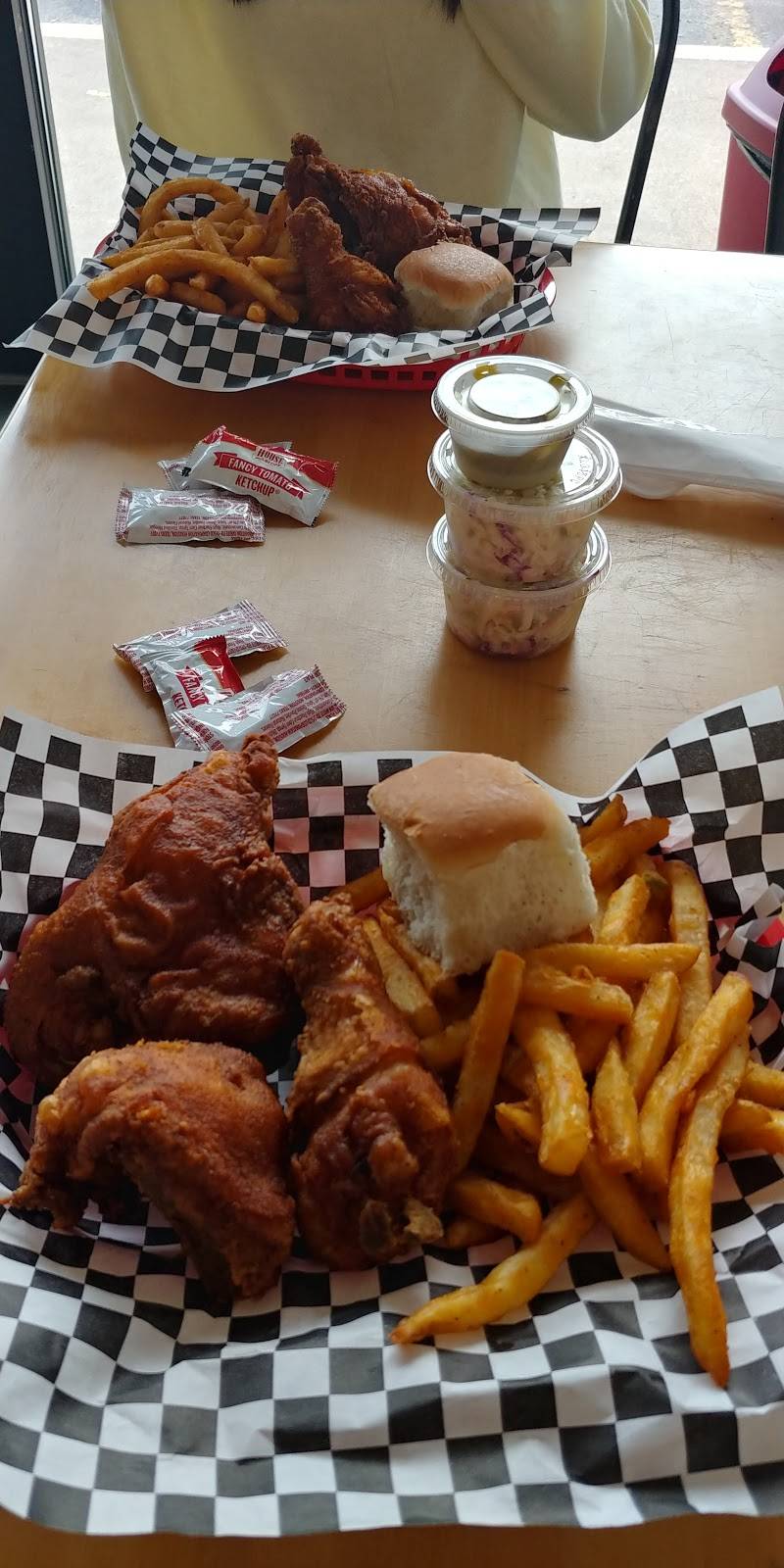 Pinulito Fried Chicken | meal takeaway | 1529 W Buckingham Rd #1a, Garland, TX 75042, USA | 2144402535 OR +1 214-440-2535