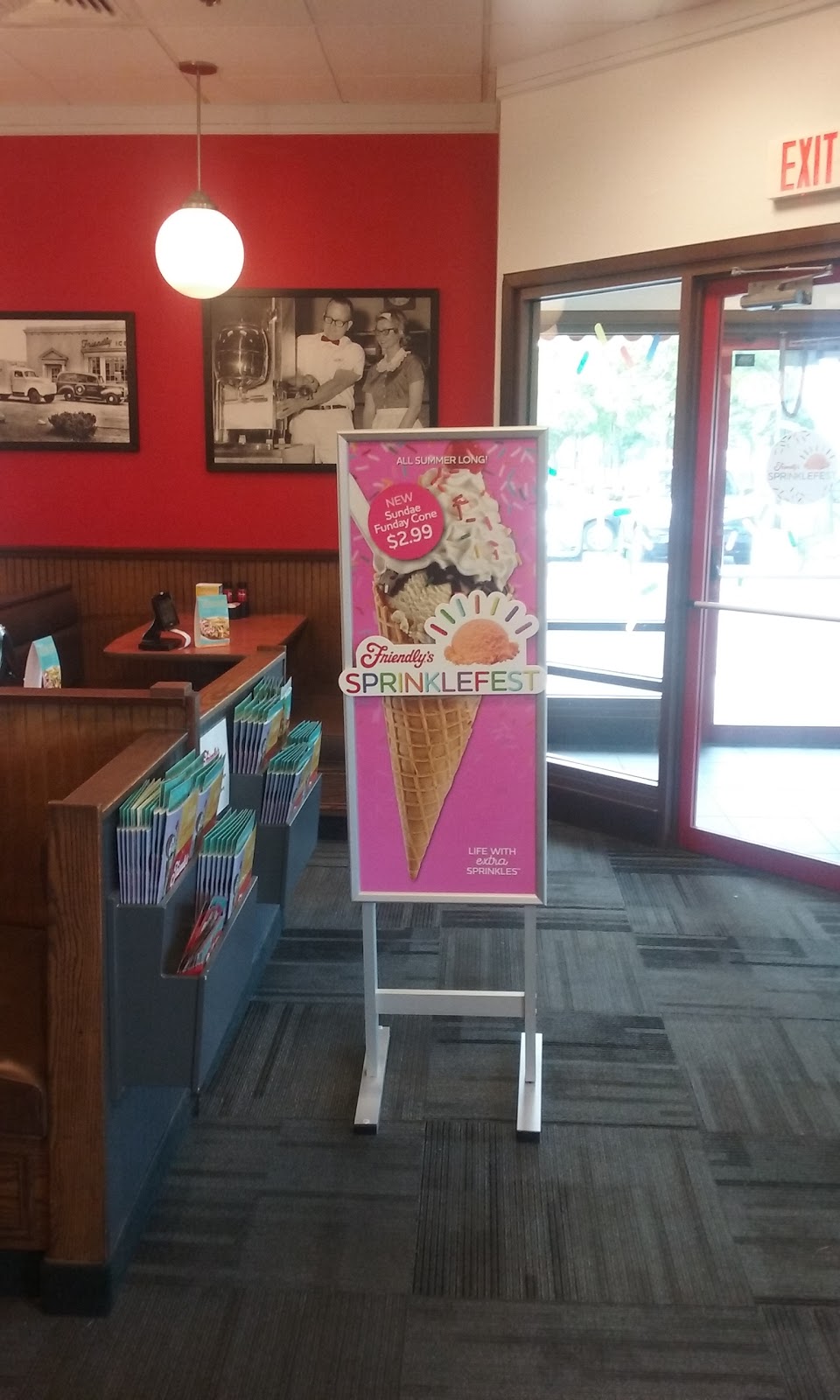 Friendlys | meal takeaway | 489 Newton St, South Hadley, MA 01075, USA | 4135388010 OR +1 413-538-8010