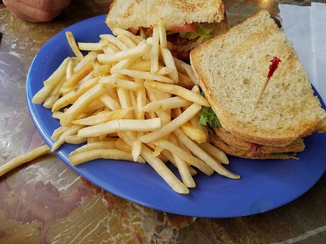 Squeeze In | restaurant | 5020 Las Brisas Blvd, Reno, NV 89523, USA | 7757872700 OR +1 775-787-2700