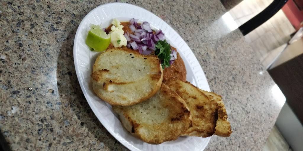 Chat Hut | restaurant | 7106 Airport Rd, Mississauga, ON L4T 2G8, Canada | 9056722428 OR +1 905-672-2428