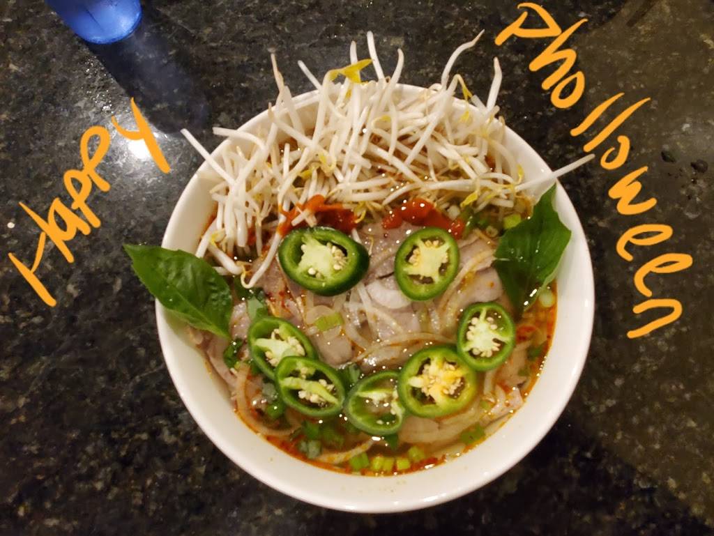 Pho Lee | restaurant | 6860 S Clinton St, Greenwood Village, CO 80112, USA | 3037907107 OR +1 303-790-7107