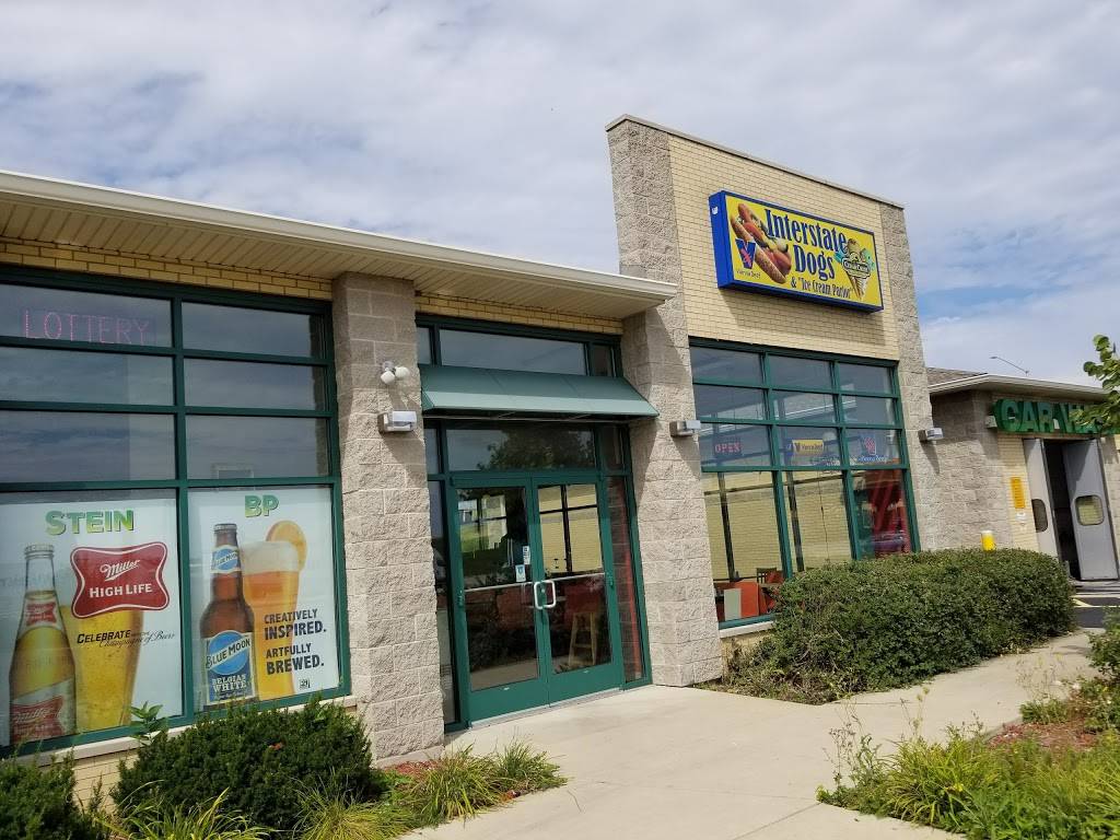Interstate Dogs | restaurant | 12120 75th St, Kenosha, WI 53142, USA | 2628577175 OR +1 262-857-7175