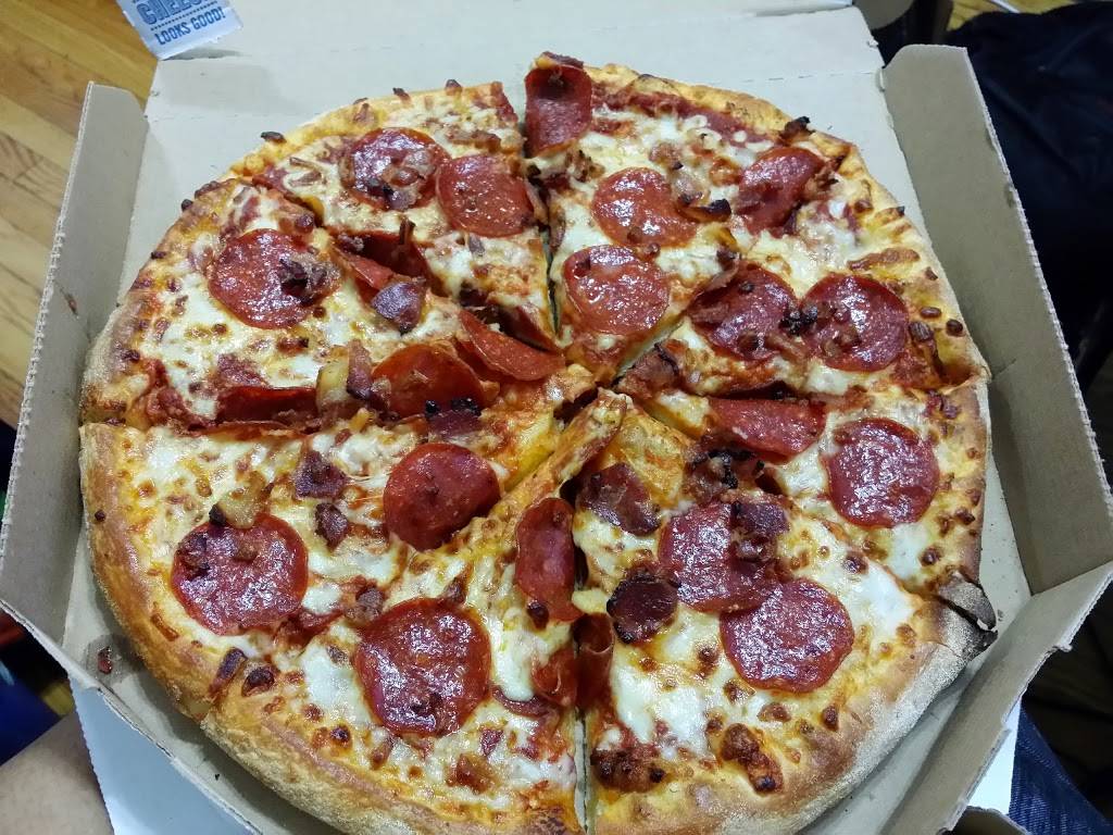 Dominos Pizza | meal delivery | 2455 W Fullerton Ave, Chicago, IL 60647, USA | 7732769800 OR +1 773-276-9800