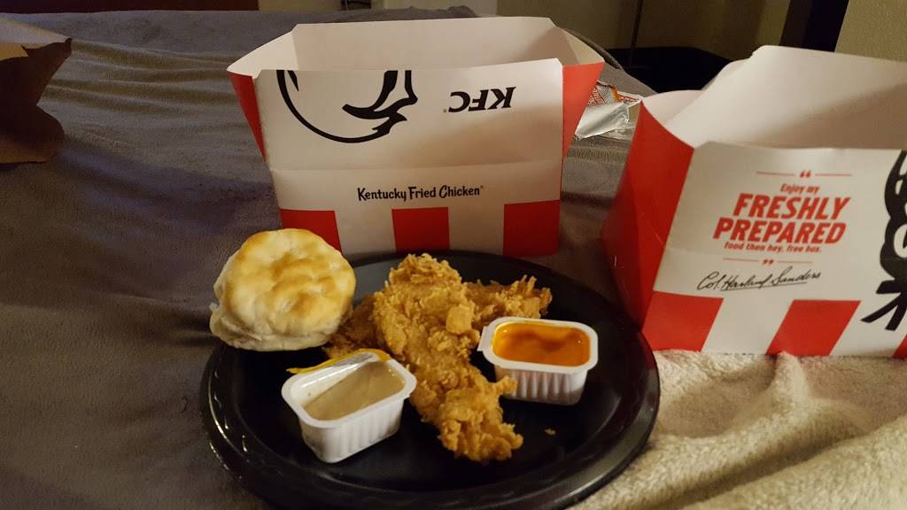 KFC | restaurant | 1077 S Mission Rd, Fallbrook, CA 92028, USA | 7607281767 OR +1 760-728-1767