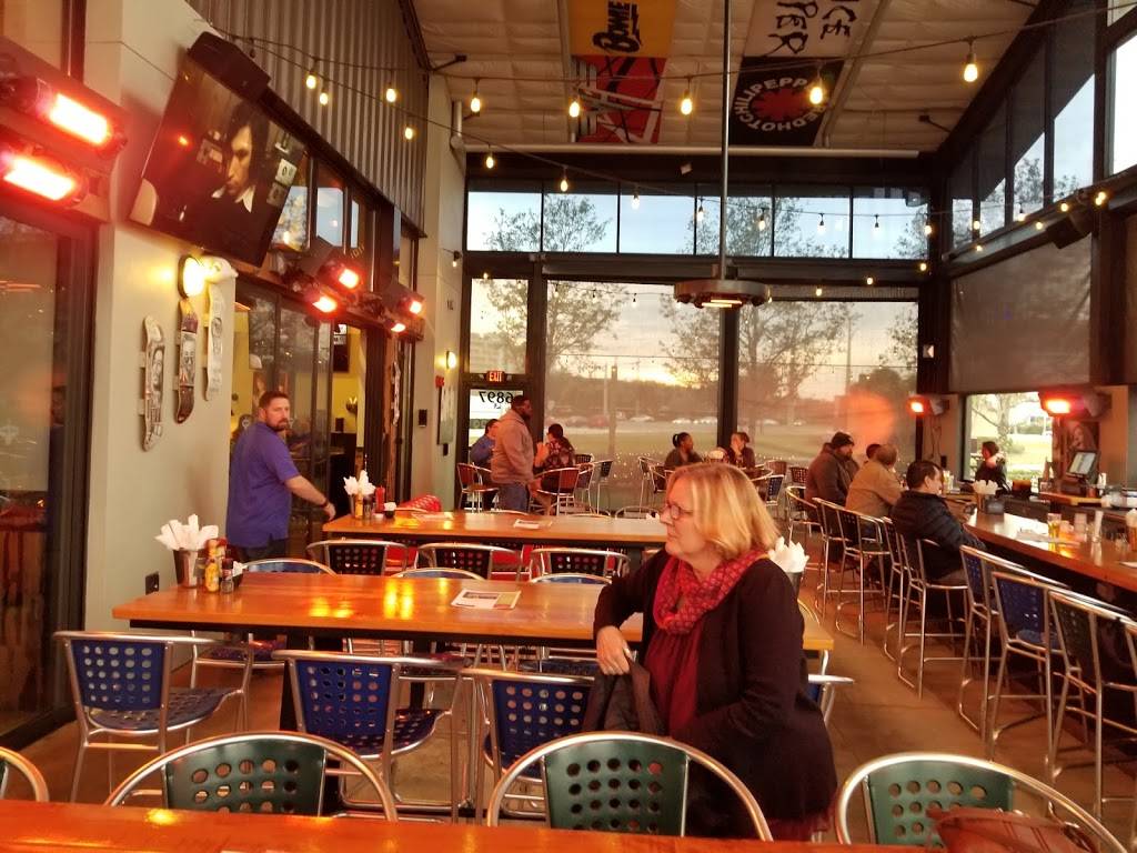 Rock & Brews | restaurant | 6897 S Semoran Blvd, Orlando, FL 32822, USA | 4075129383 OR +1 407-512-9383