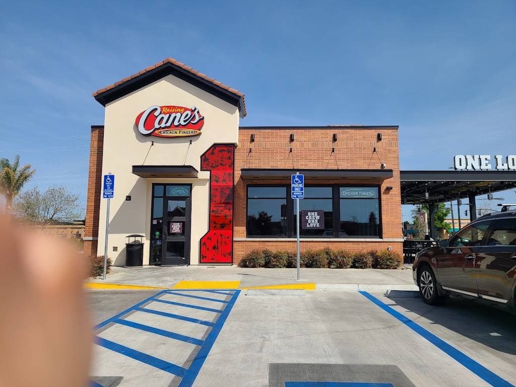 Raising Canes Chicken Fingers | meal takeaway | 2370 W Kettleman Ln, Lodi, CA 95242, USA | 2093079957 OR +1 209-307-9957