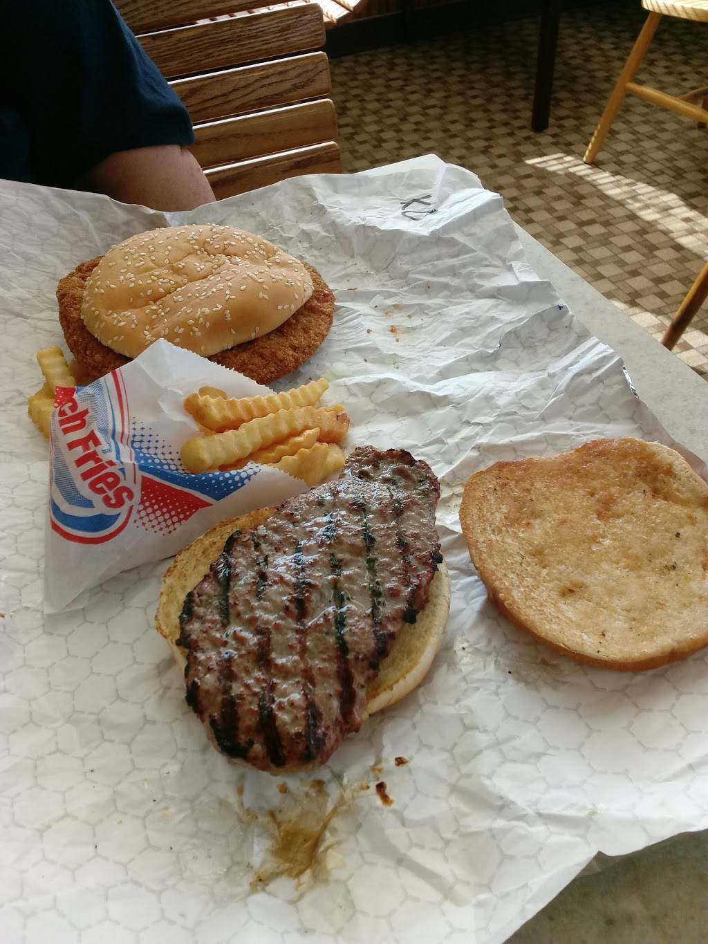 Porkies Restaurant | restaurant | 130 1st Ave, Silvis, IL 61282, USA | 3097553966 OR +1 309-755-3966