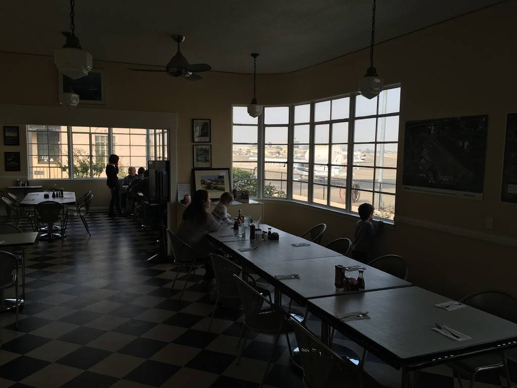 Flight Line Café | restaurant | 524 Airport Rd, Fresno, CA 93706, USA | 5593554186 OR +1 559-355-4186