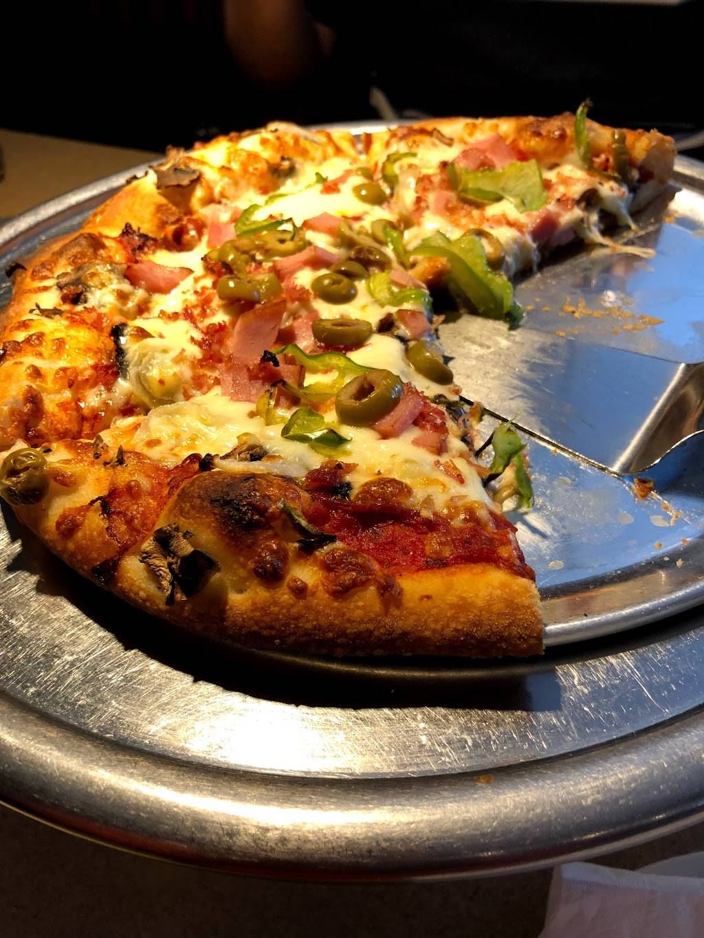 Vitos Pizzeria Restaurant & Dining Lounge | restaurant | 36 Prince Edward St, Brighton, ON K0K 1H0, Canada | 6134750568 OR +1 613-475-0568