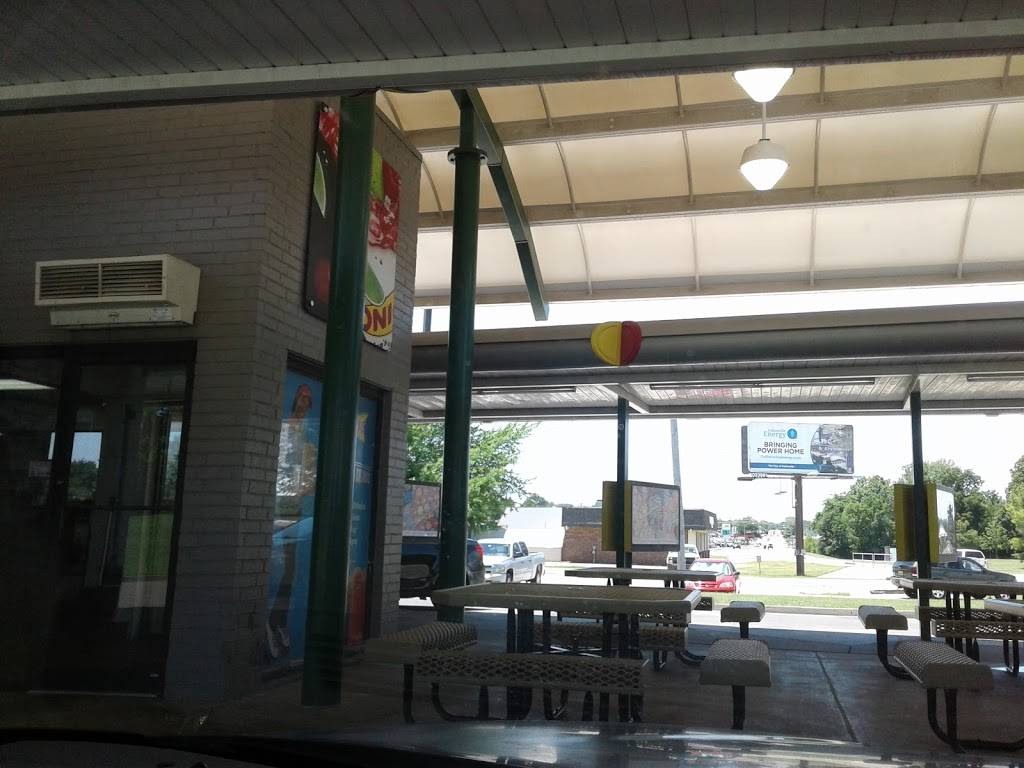 Sonic Drive-In | restaurant | 207 E Main St, Collinsville, OK 74021, USA | 9183719030 OR +1 918-371-9030
