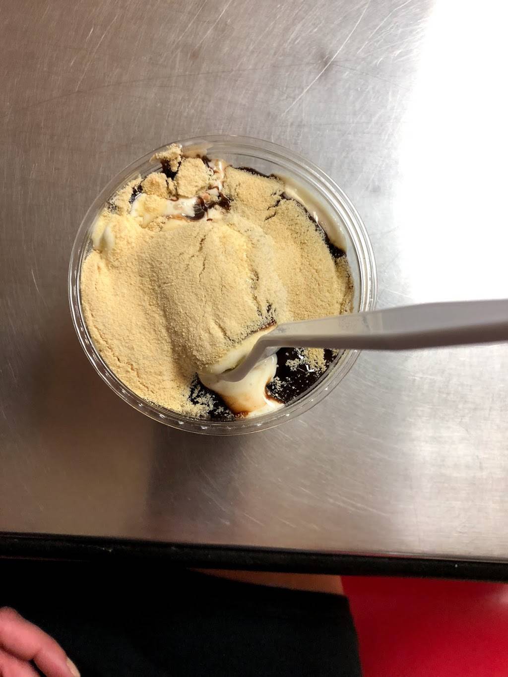 LeDucs Frozen Custard | restaurant | 240 W Summit Ave, Wales, WI 53183, USA | 2629682894 OR +1 262-968-2894