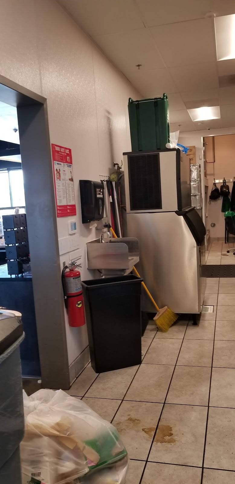 Starbucks | cafe | 491 North N J St, Tulare, CA 93274, USA | 5596841310 OR +1 559-684-1310