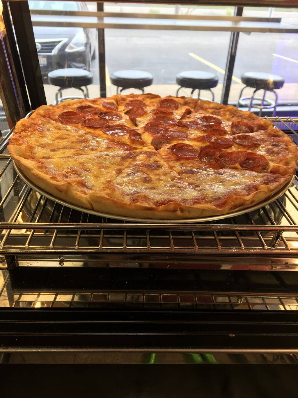 Giovannis Pizza | restaurant | 29320 Lorain Rd, North Olmsted, OH 44070, USA | 4406410000 OR +1 440-641-0000