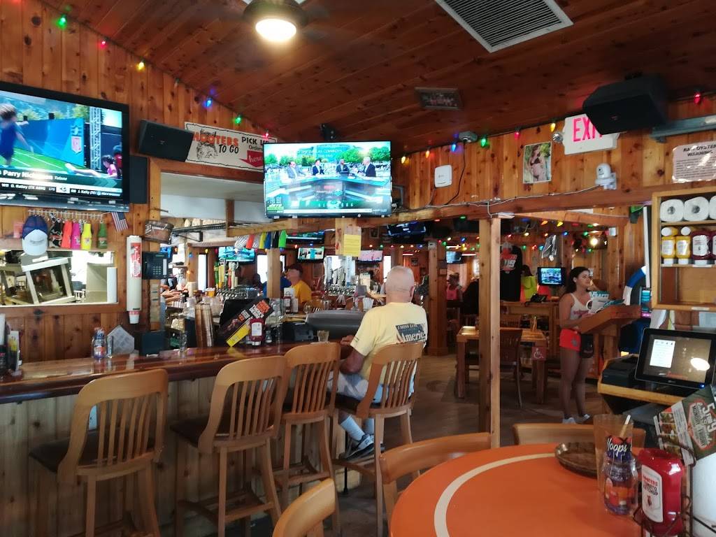 Hooters | meal takeaway | 1600 Estero Blvd, Fort Myers Beach, FL 33931, USA | 2394636033 OR +1 239-463-6033