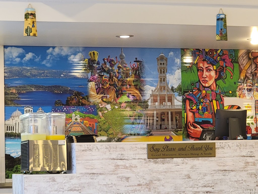 La Cuscatleca South | restaurant | 2580 Fleur Dr Suite 101, Des Moines, IA 50321, USA | 5152644072 OR +1 515-264-4072