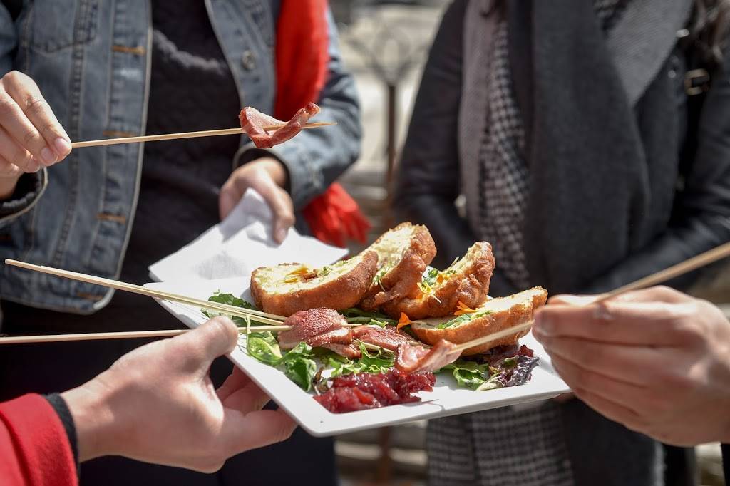 Chopsticks+Forks | restaurant | 156 Augusta Ave, Toronto, ON M5G 1Y8, Canada | 8886836778 OR +1 888-683-6778