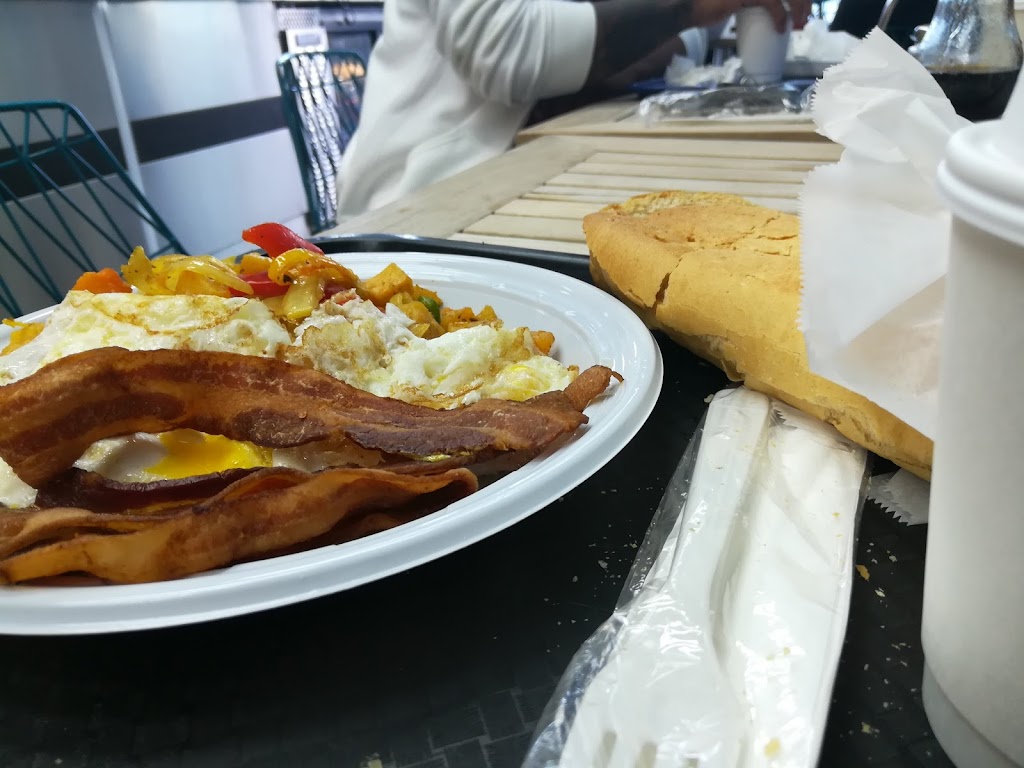 Las Olas Cafe | restaurant | 644 6th St, Miami Beach, FL 33139, USA | 3055349333 OR +1 305-534-9333