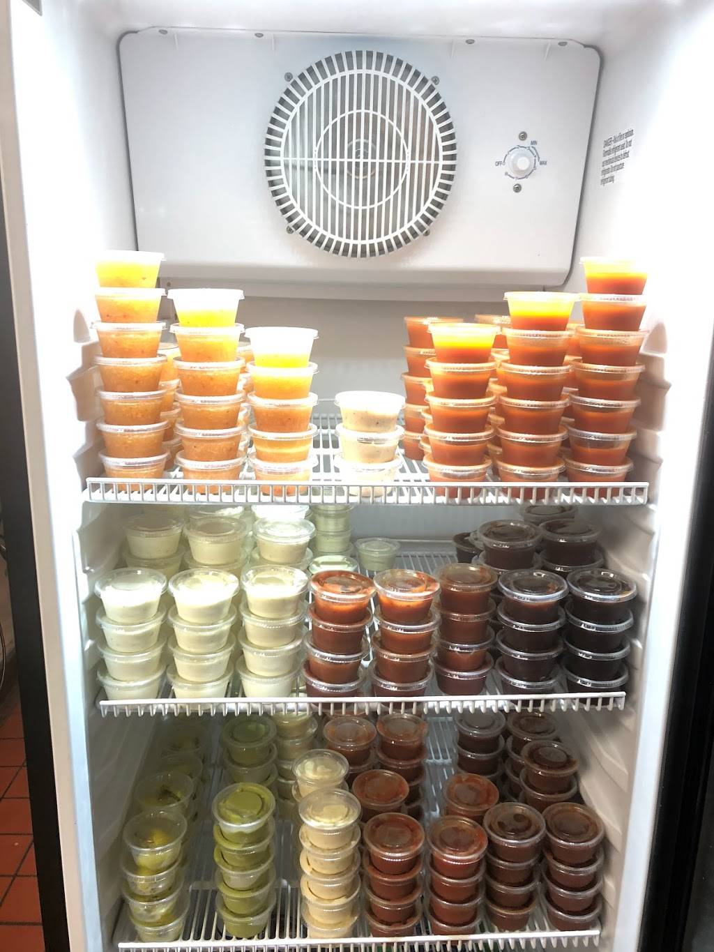 Frosty queen express | restaurant | 4761 Planz Rd, Bakersfield, CA 93309, USA | 6615565440 OR +1 661-556-5440