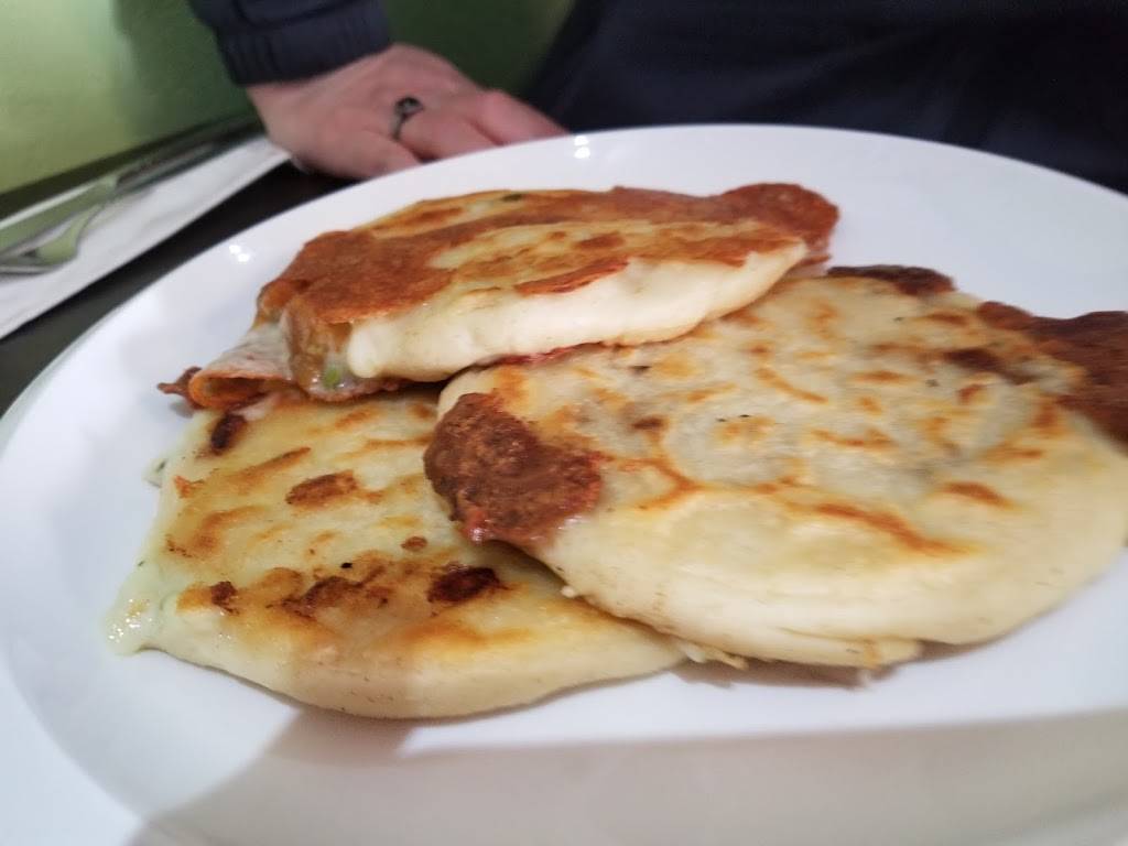 El Salvadoreño Pupuseria | restaurant | 3056 Del Monte Blvd, Marina, CA 93933, USA | 8317472385 OR +1 831-747-2385