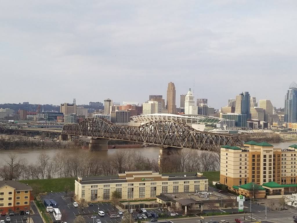 Eighteen at the Radisson | restaurant | 668 W 5th St, Covington, KY 41011, USA | 8594915300 OR +1 859-491-5300