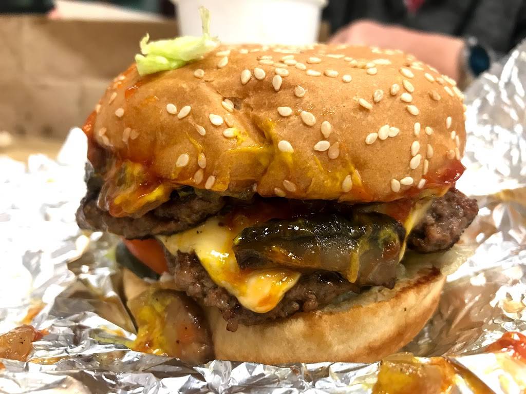 Five Guys | meal takeaway | 324 W Hunt Club Rd, Nepean, ON K2E 1A6, Canada | 6137305555 OR +1 613-730-5555