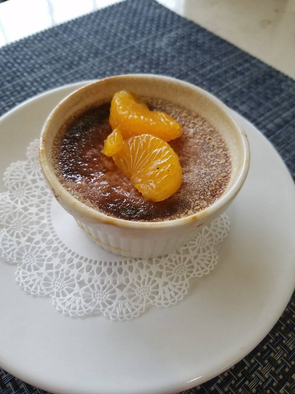 Sam & Harrys Bar | restaurant | 2401 S Smith Blvd, Arlington, VA 22202, USA | 7034157935 OR +1 703-415-7935