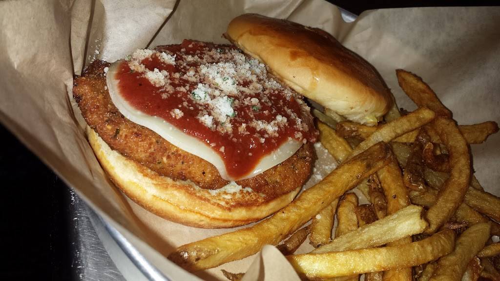 Border Burger Bar | restaurant | 3329 Fort Blvd, El Paso, TX 79930, USA | 9155622867 OR +1 915-562-2867