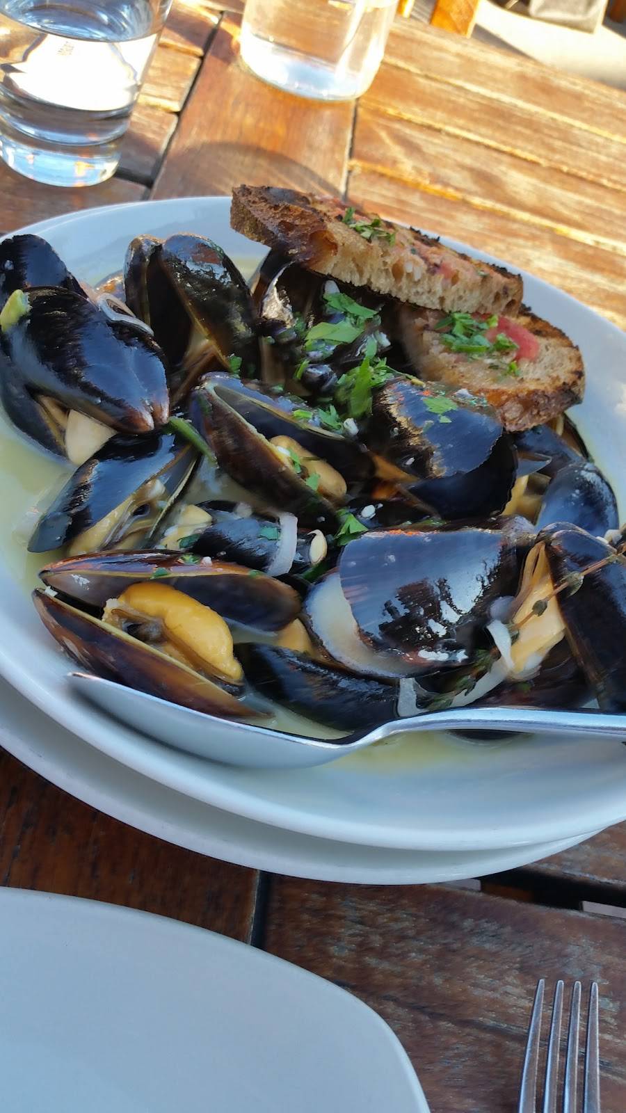 Tiburon Tavern | restaurant | 1651 Tiburon Blvd Suite B, Tiburon, CA 94920, USA | 4154355996 OR +1 415-435-5996