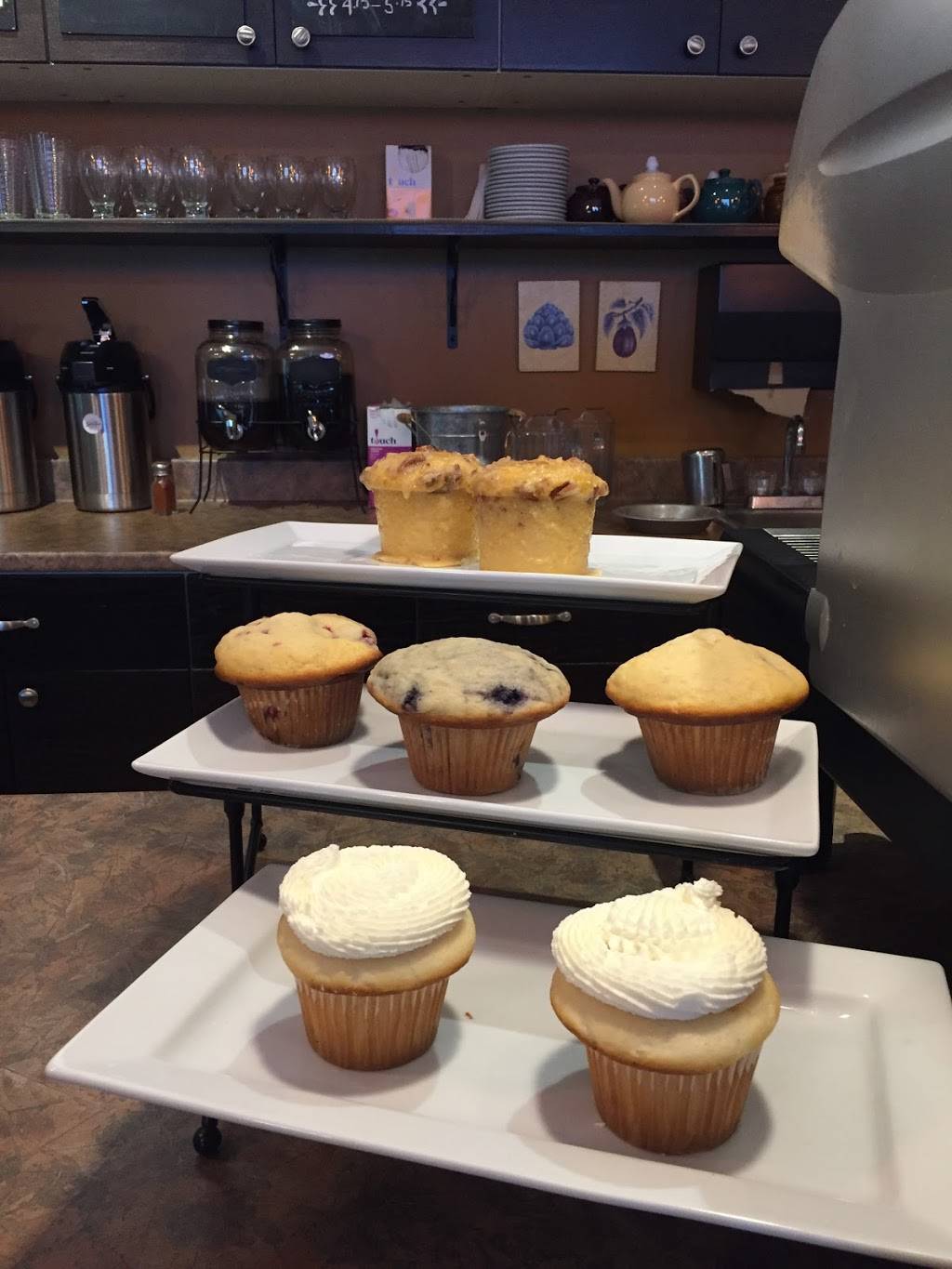 The Lunch Box | restaurant | 11 Macsteven Dr #1, Prince Edward, ON K0K, Canada | 6134711222 OR +1 613-471-1222