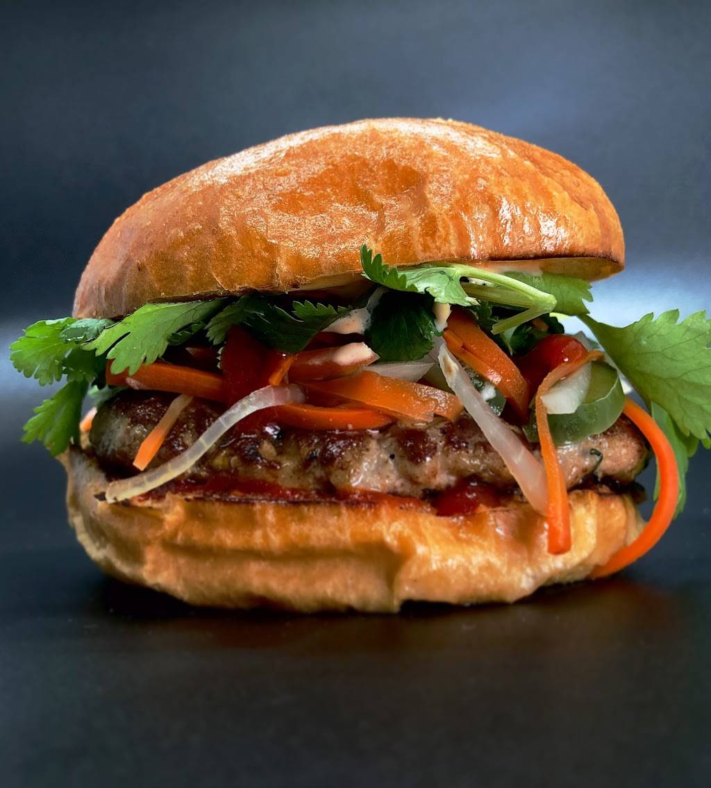 Clark Burger | restaurant | 415 S Central Ave, Baltimore, MD 21202, USA | 6673093516 OR +1 667-309-3516