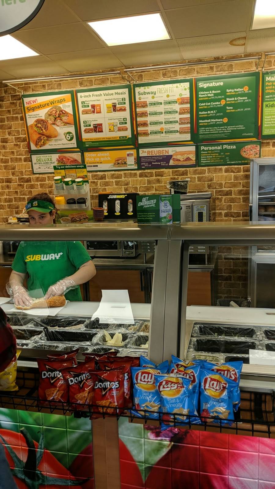 Subway | restaurant | 2456 Lincoln Hwy, Chester, WV 26034, USA | 3044593352 OR +1 304-459-3352