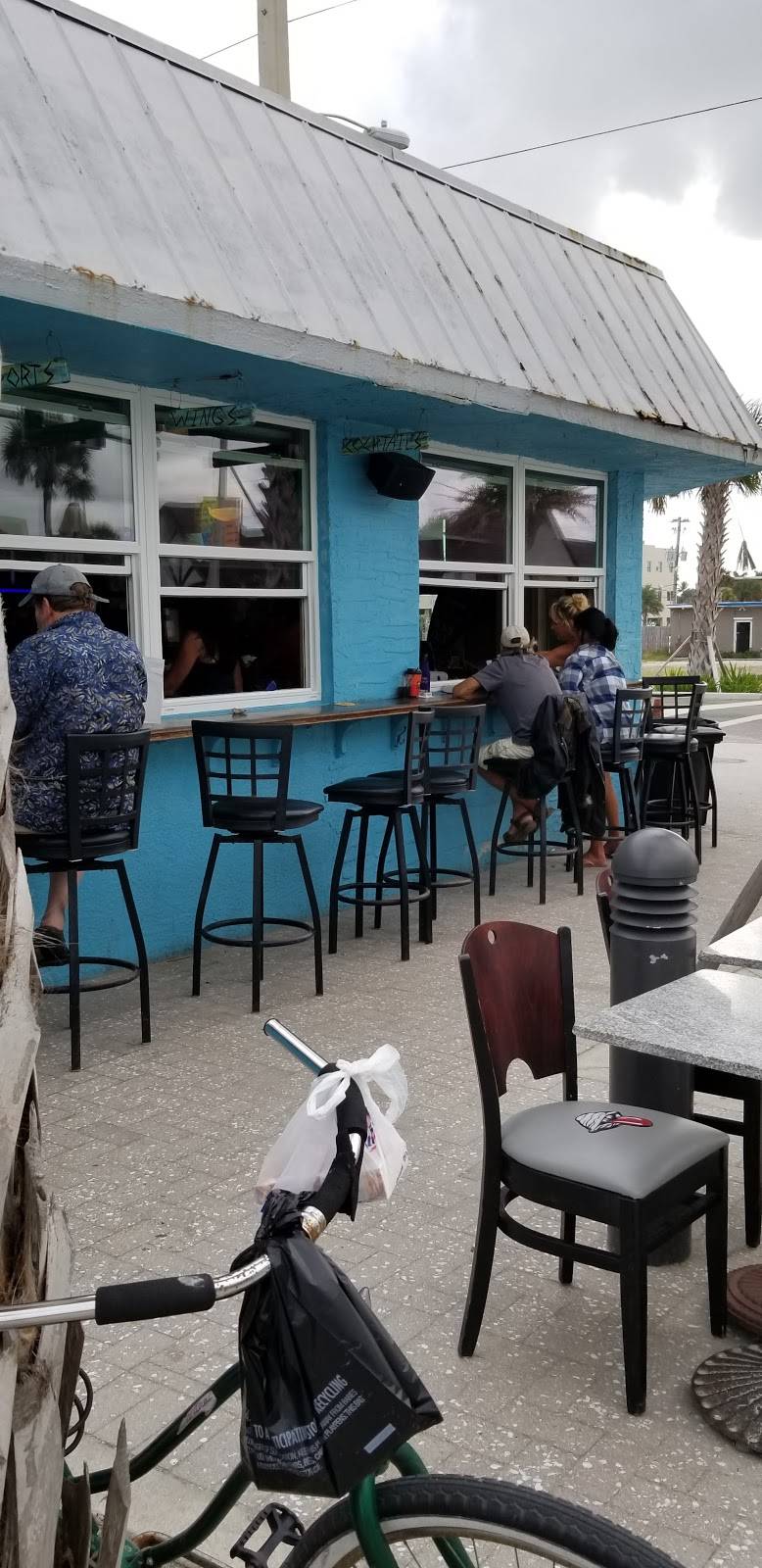 Thirsty Oyster | restaurant | 1 S Atlantic Ave, Cocoa Beach, FL 32931, USA | 3216133048 OR +1 321-613-3048