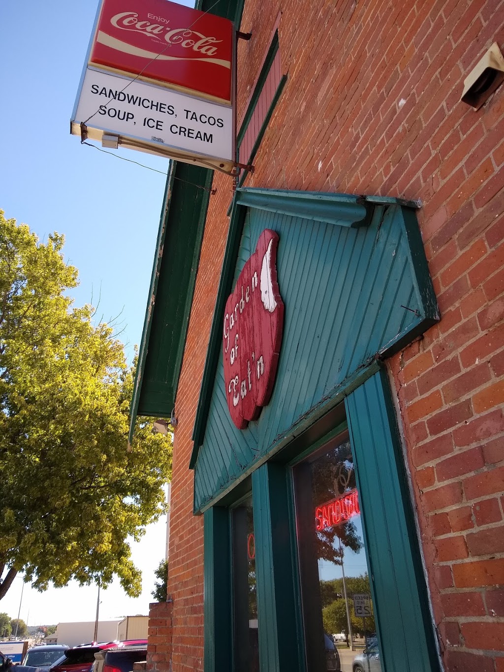 Garden of Eatn | restaurant | 401 E 5th St, Canton, SD 57013, USA | 6059872472 OR +1 605-987-2472