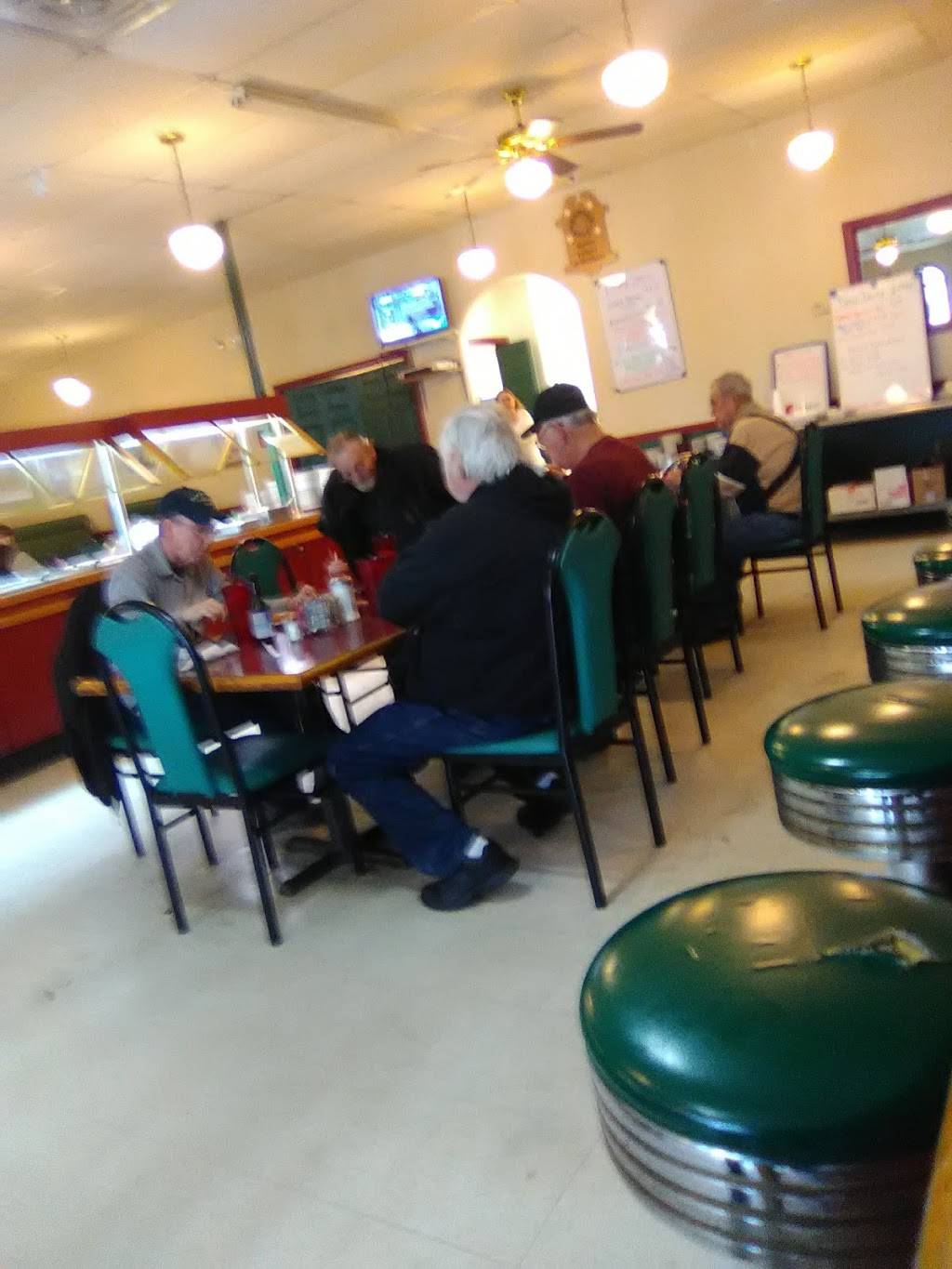 Steele Family Restaurant | restaurant | 113 W Main St, Steele, MO 63877, USA | 5736952252 OR +1 573-695-2252