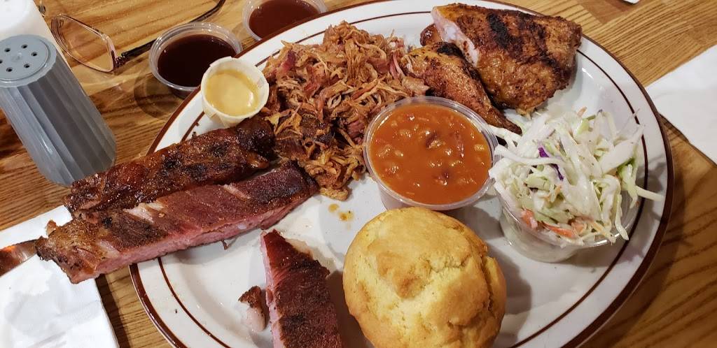 Mos SmokeHouse BBQ | restaurant | 221 Pomeroy Ave, Pismo Beach, CA 93449, USA | 8057736193 OR +1 805-773-6193