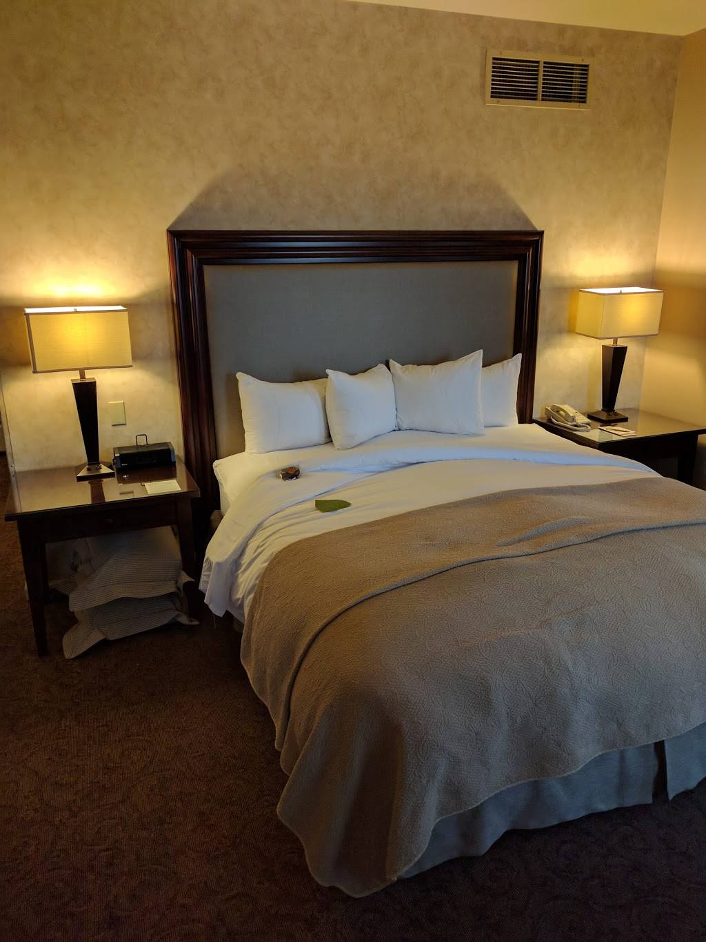 Vintners Resort | cafe | 4350 Barnes Rd, Santa Rosa, CA 95403, USA | 7075757350 OR +1 707-575-7350