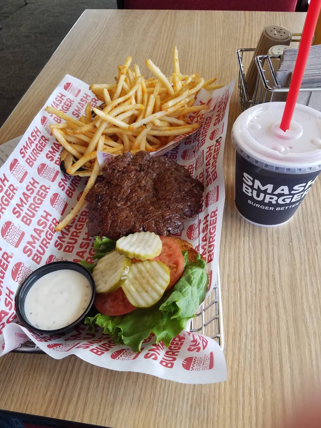 Smashburger | restaurant | 1 Rice Lake Square, Wheaton, IL 60189, USA | 6308713392 OR +1 630-871-3392