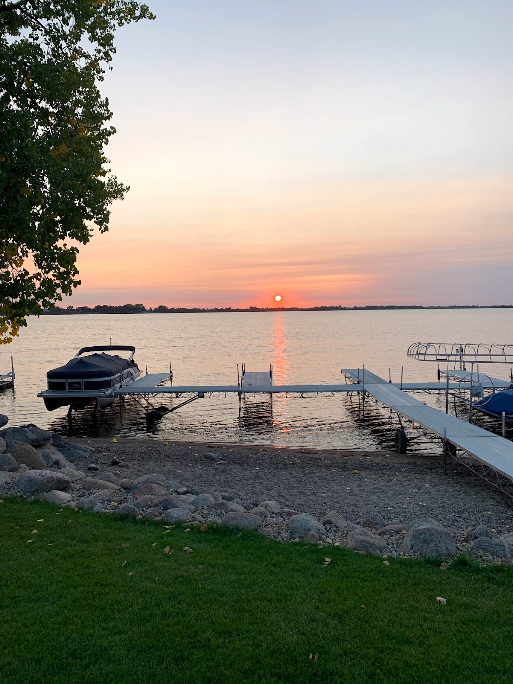 The Shipwreck Bar and Grill | restaurant | 23925 464th Ave, Chester, SD 57016, USA | 6054892000 OR +1 605-489-2000