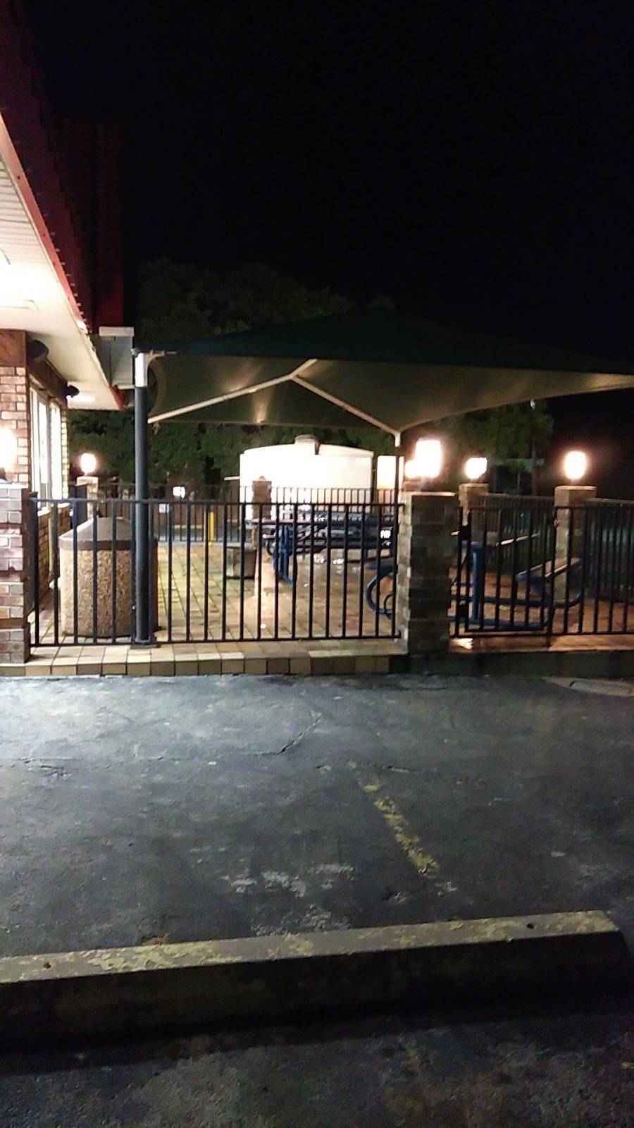 Dairy Queen Store | restaurant | 1508 Halsell St, Bridgeport, TX 76426, USA | 9406832260 OR +1 940-683-2260